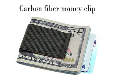 Черные облегченные лоснистые деньги волокна углерода закрепляют бумажники