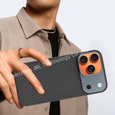 Металлическая оболочка с ультратонким углеродным волокном для iPhone 17 Pro